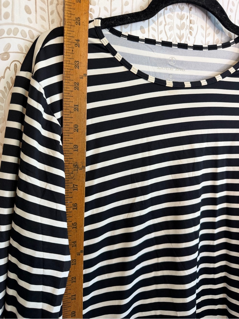 Lands’ End XL Black White Stripe Swim Top Rash Guard Long Sleeve Nylon Shirt - Picture 6 of 7